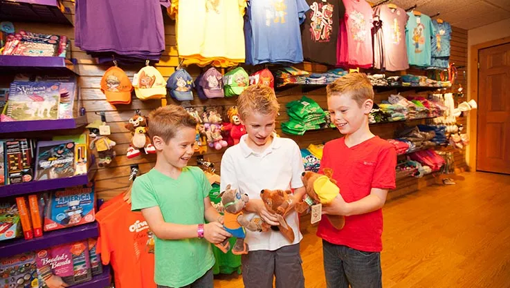 Children looking at thing available at Buckhorn Exchange at Great Wolf Lodge indoor water park and resort.